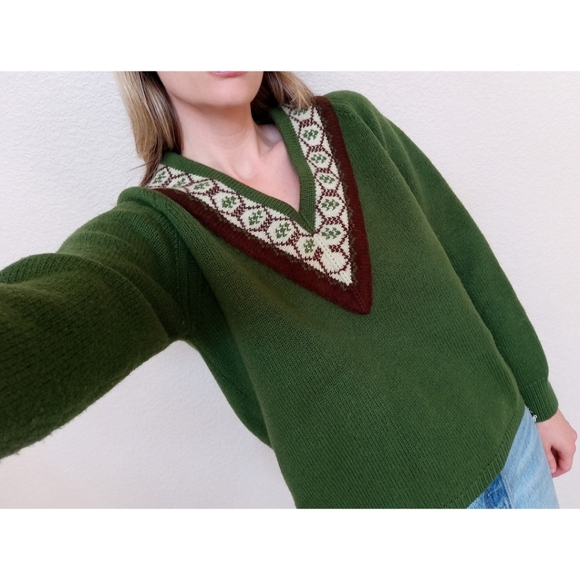 St. George vintage 1960s wool chunky v-neck sweater - Picture 2 of 9
